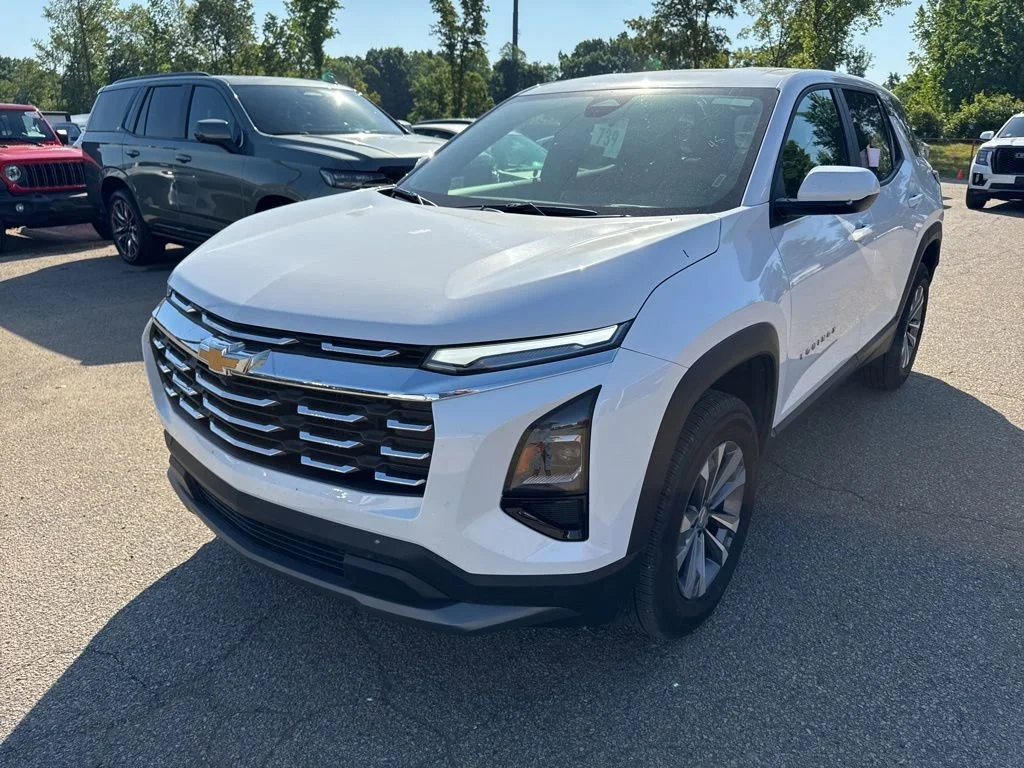 Summit White 2026 Chevrolet Equinox LT FWD SUV / Crossover Front-Wheel Drive