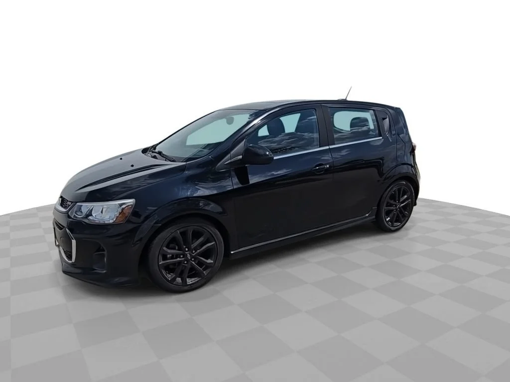 Used 2018 MOSAIC BLACK METALLIC Chevrolet Premier image 4