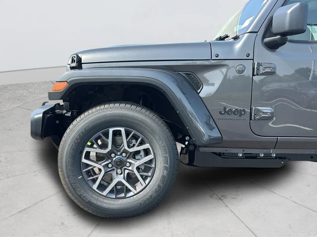 New 2026 Granite Crystal Metallic Clear-Coat Exterior Paint Jeep Sahara image 38