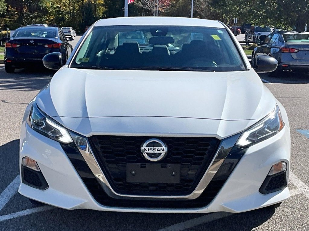 Used 2021 White Nissan 2.5 SR image 2