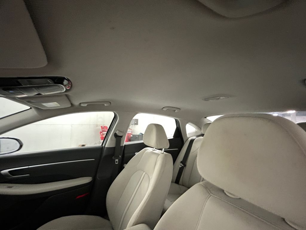 Used 2024 White Hyundai SEL image 25