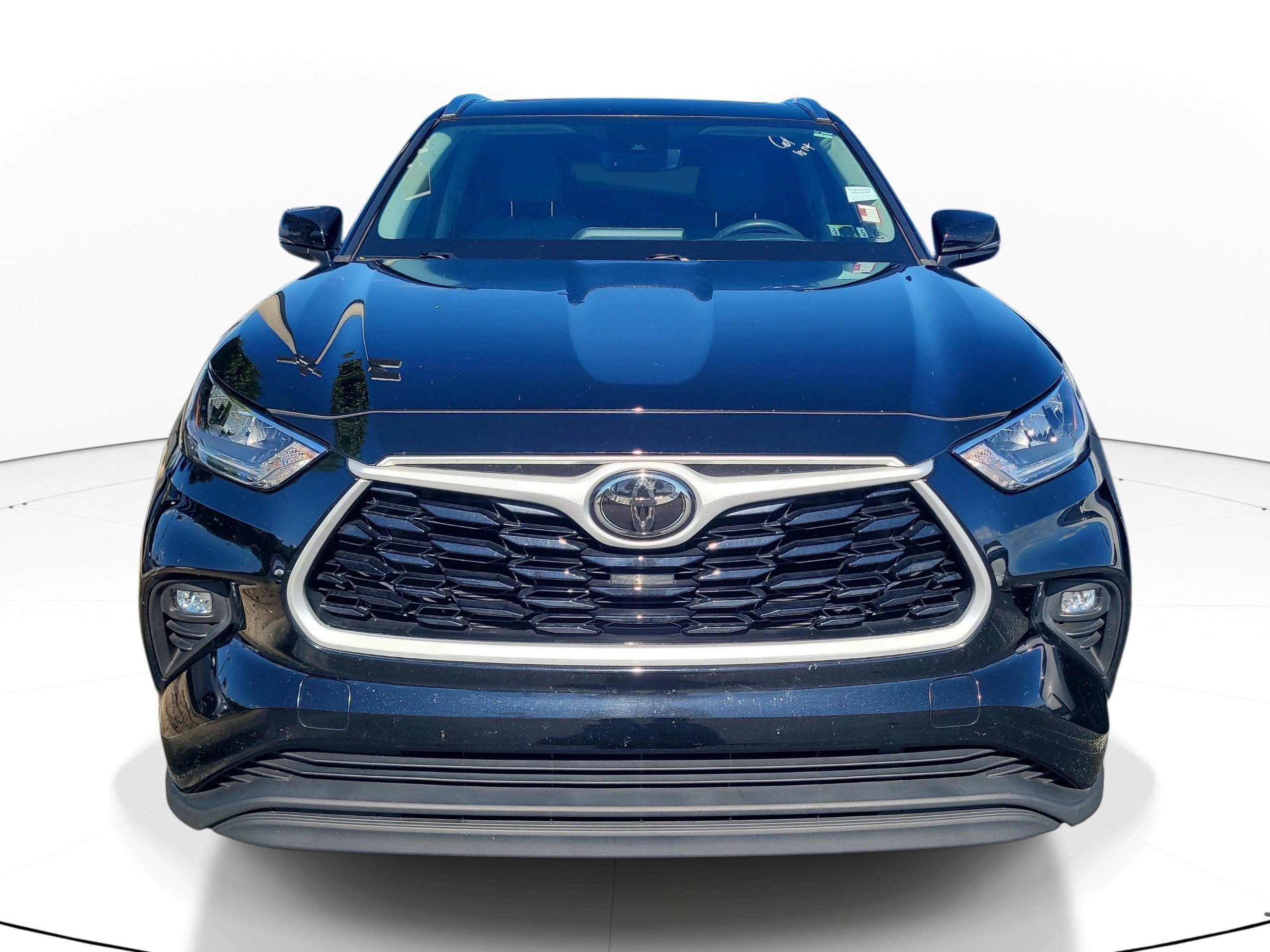 Used 2020 Midnight Black Metallic Toyota XLE image 2