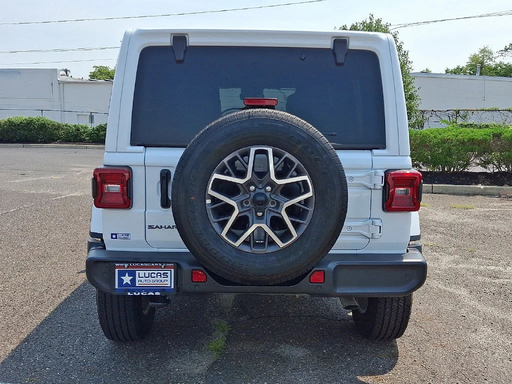 Used 2025 White Jeep 4-Door Sahara 4x4 image 10