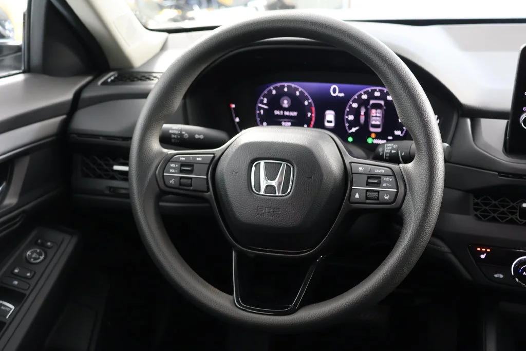 Used 2026 Platinum White Pearl Honda SE image 10