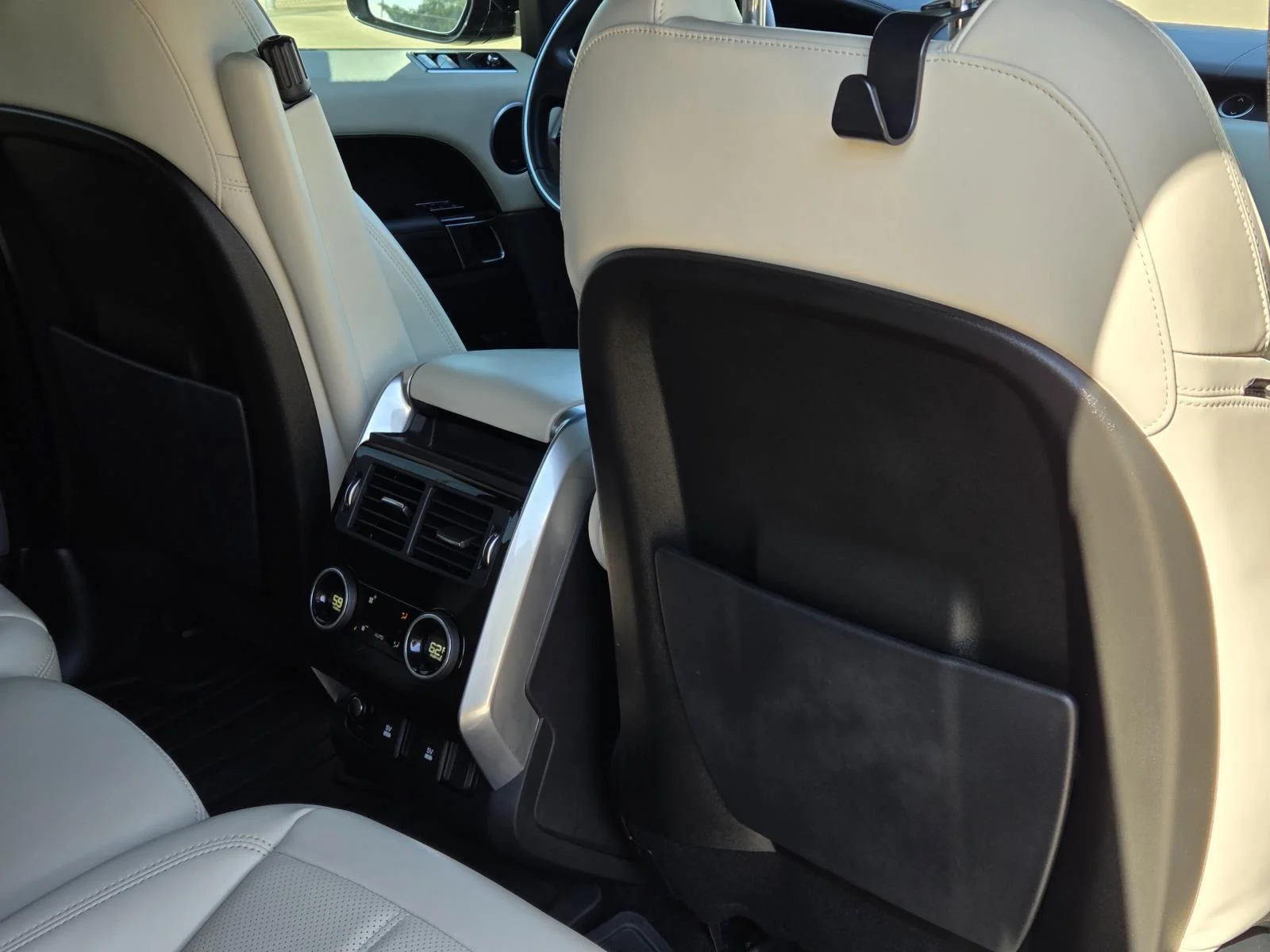 Used 2020 Narvik Black Land Rover HSE Dynamic image 40