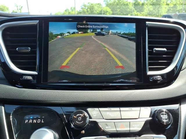 Certified Used 2025 Diamond Black Chrysler Select image 24