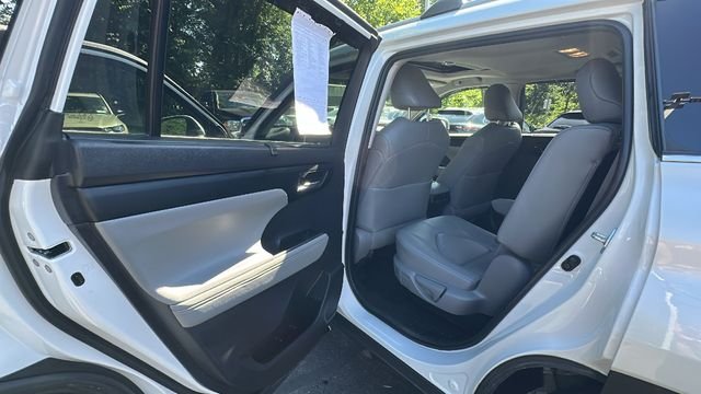 Used 2023 Beige Toyota XLE image 35