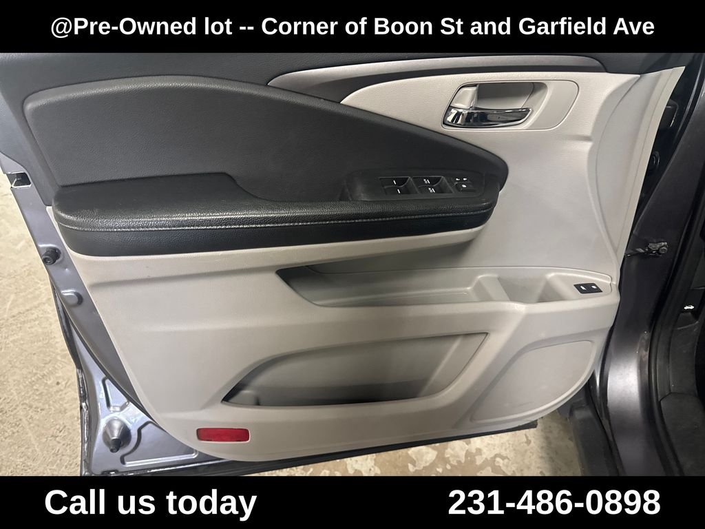 Used 2016  Honda EX-L image 14