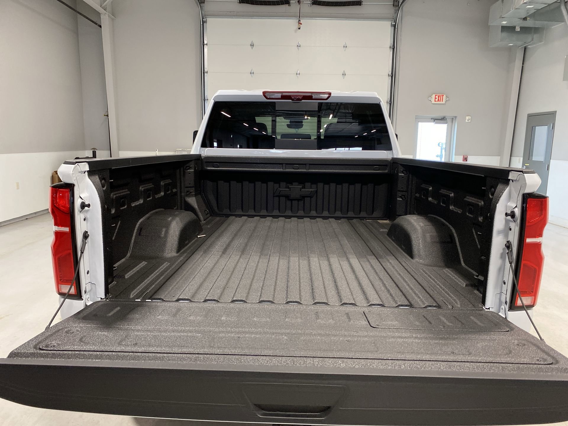 New 2026 Polar White Tricoat Chevrolet High Country image 27
