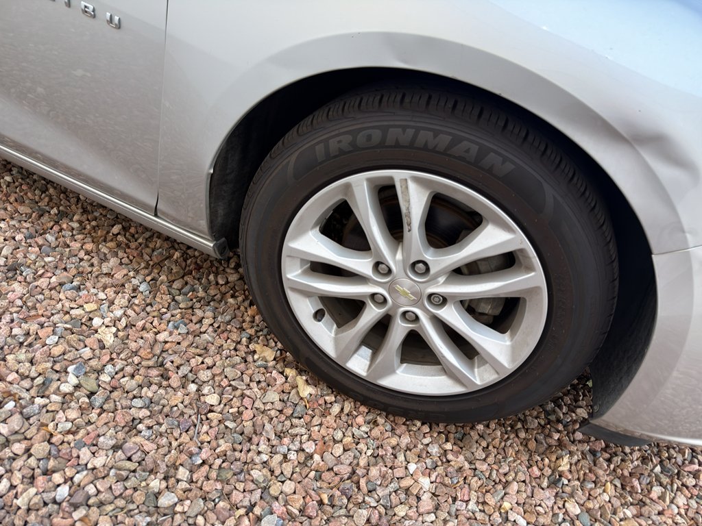 Used 2016 Silver Ice Metallic Chevrolet LT image 4