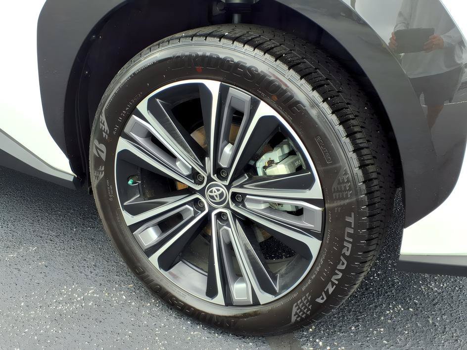 Certified Used 2023 Pearl Toyota Limited image 4