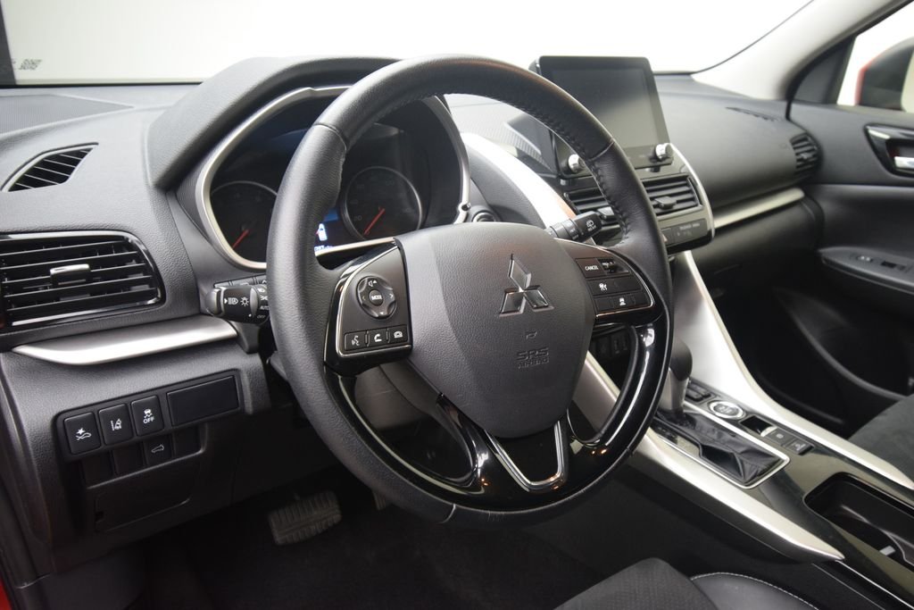 Used 2025 Red Mitsubishi SE image 12