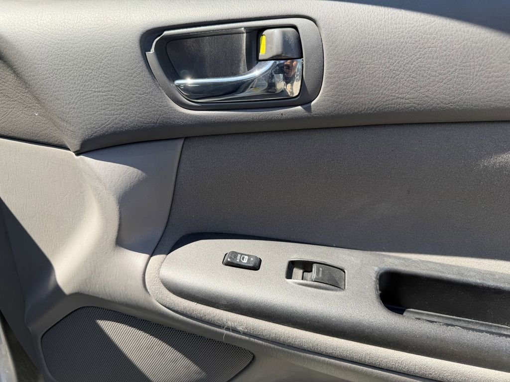 Used 2006  Toyota  image 8