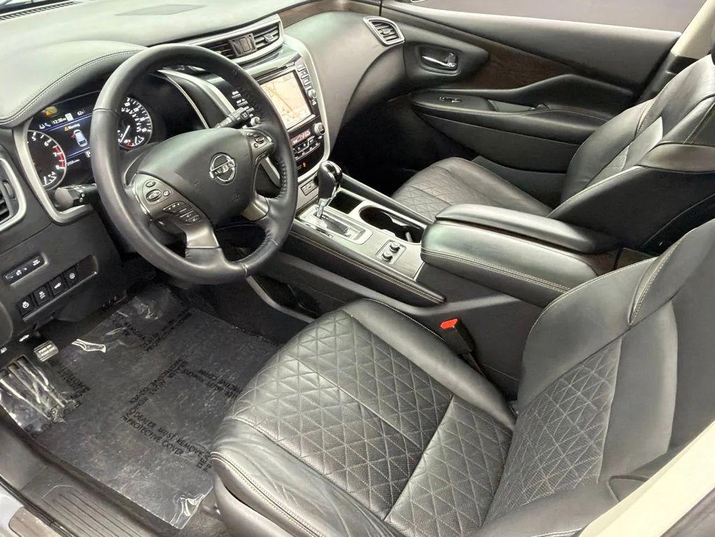 Used 2021 Gray Nissan Platinum image 8