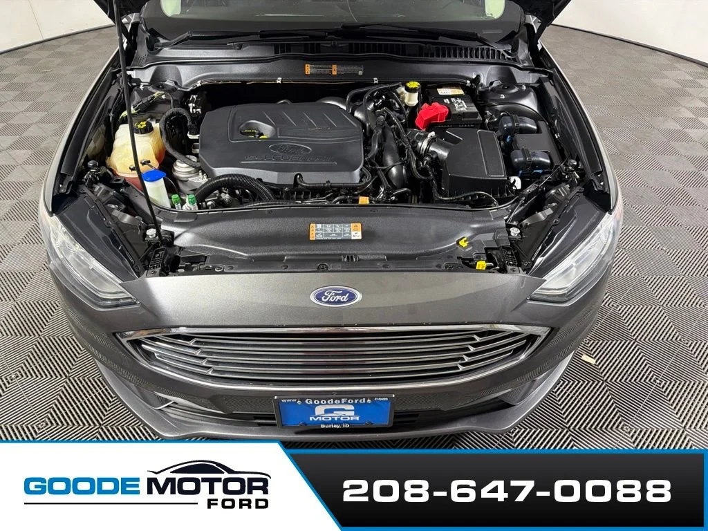 Used 2017 Gray Ford SE image 25