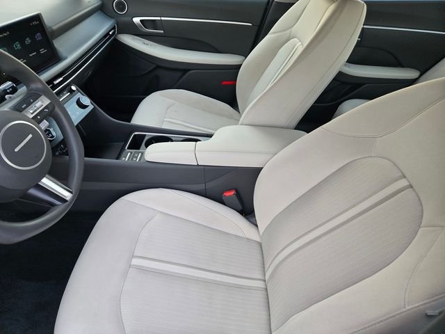 Used 2025 Gray Hyundai SEL image 15