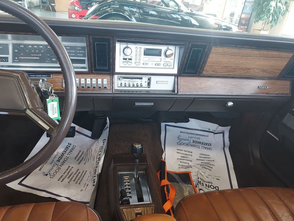 Used 1983 White Chrysler  image 20