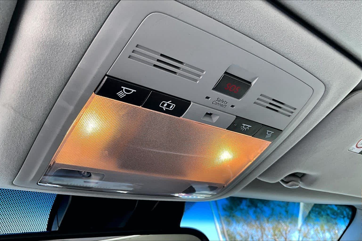 Used 2015 Starfire Pearl Lexus  image 33