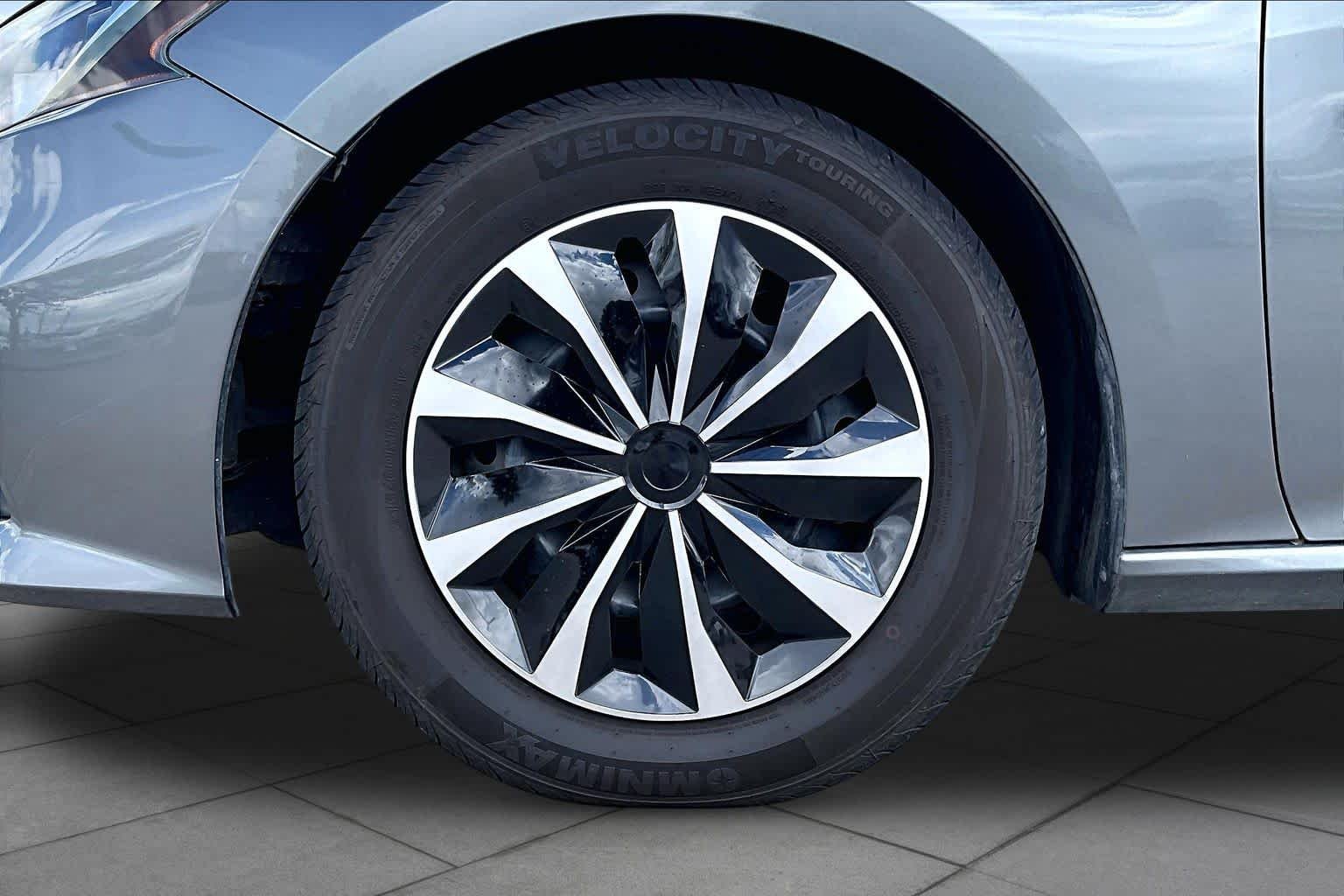 Used 2020 Gun Metallic Nissan 2.5 S image 9