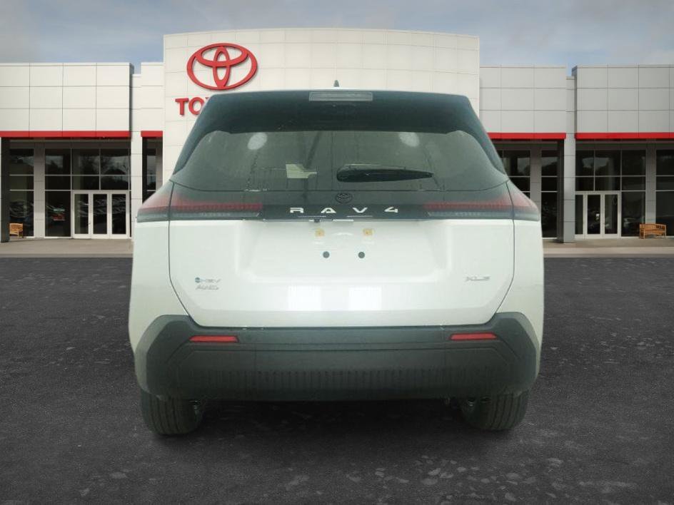 New 2026 Wind Chill Pearl Toyota XLE Premium image 5