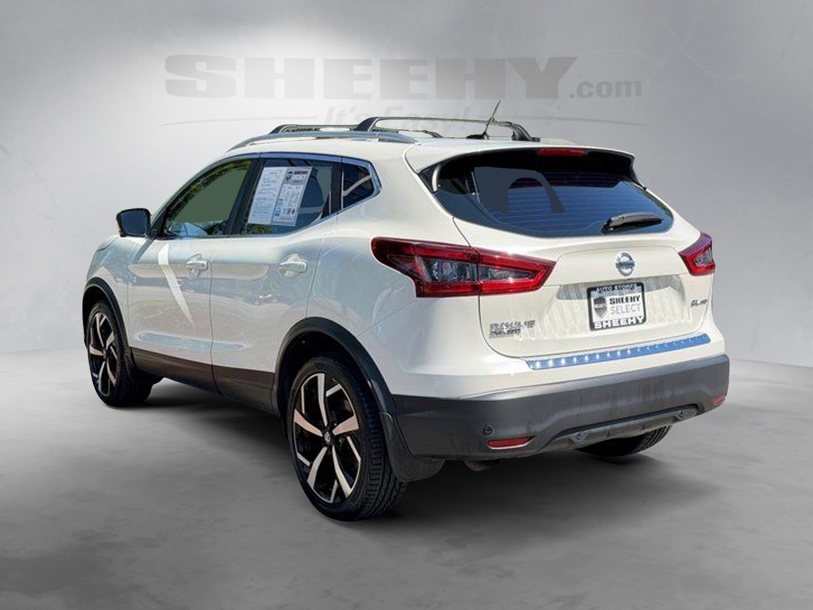 Used 2022 White Nissan SL image 12