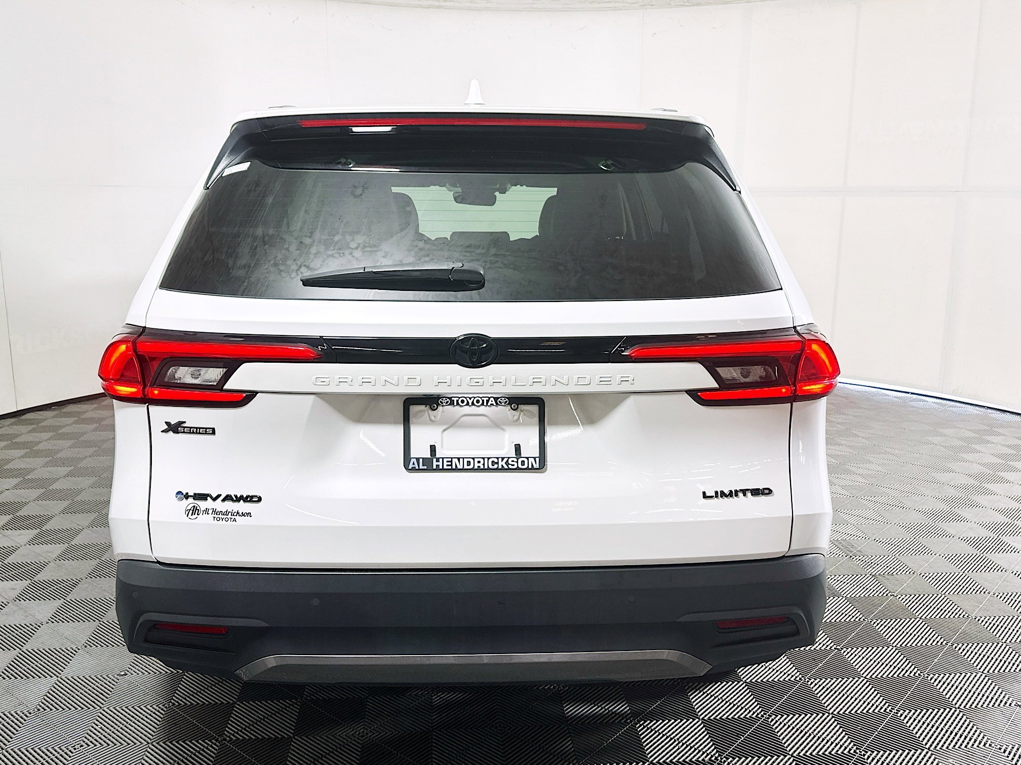 2024 Toyota Grand thumbnail 6