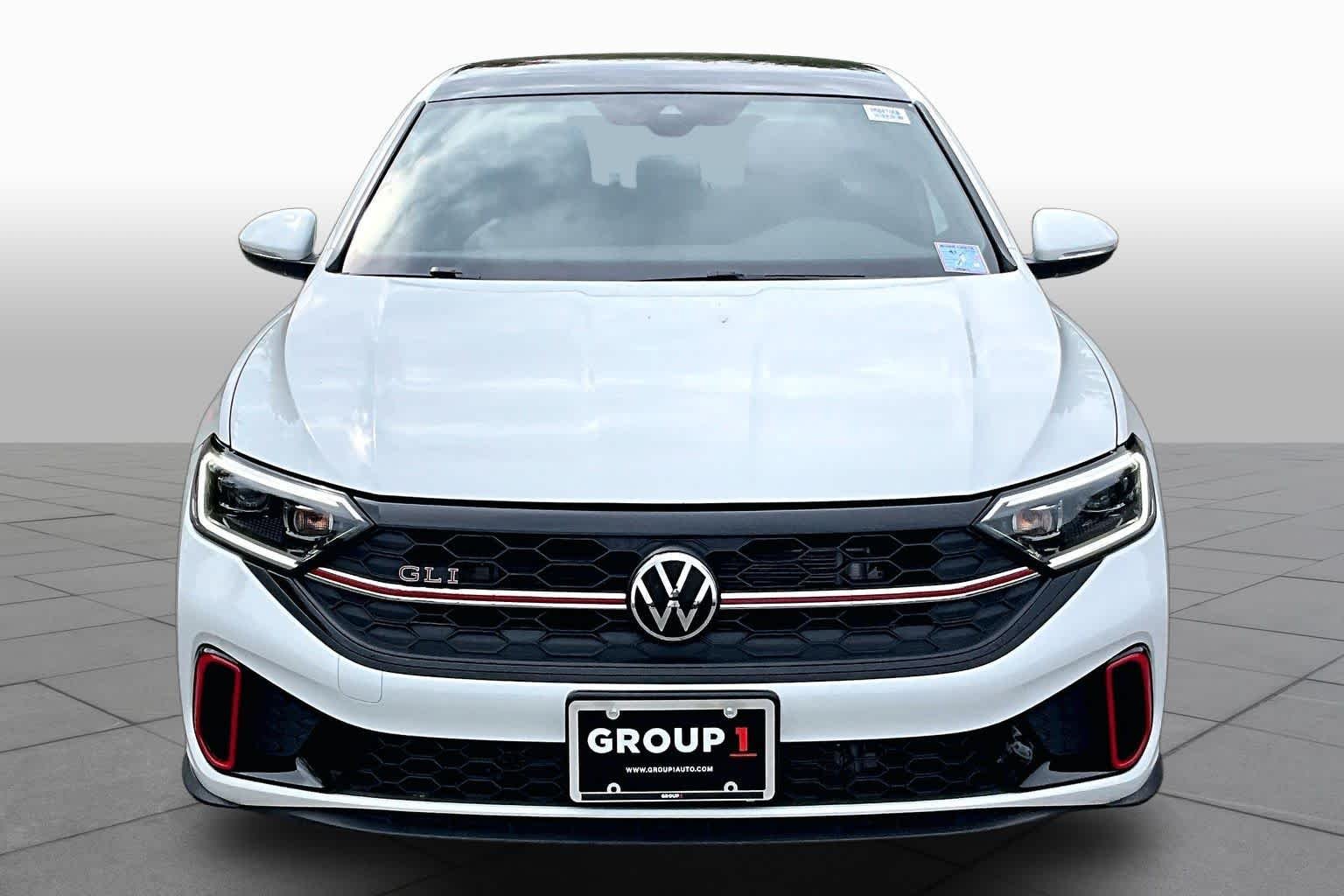 Used 2024 Pure White Volkswagen Autobahn image 4