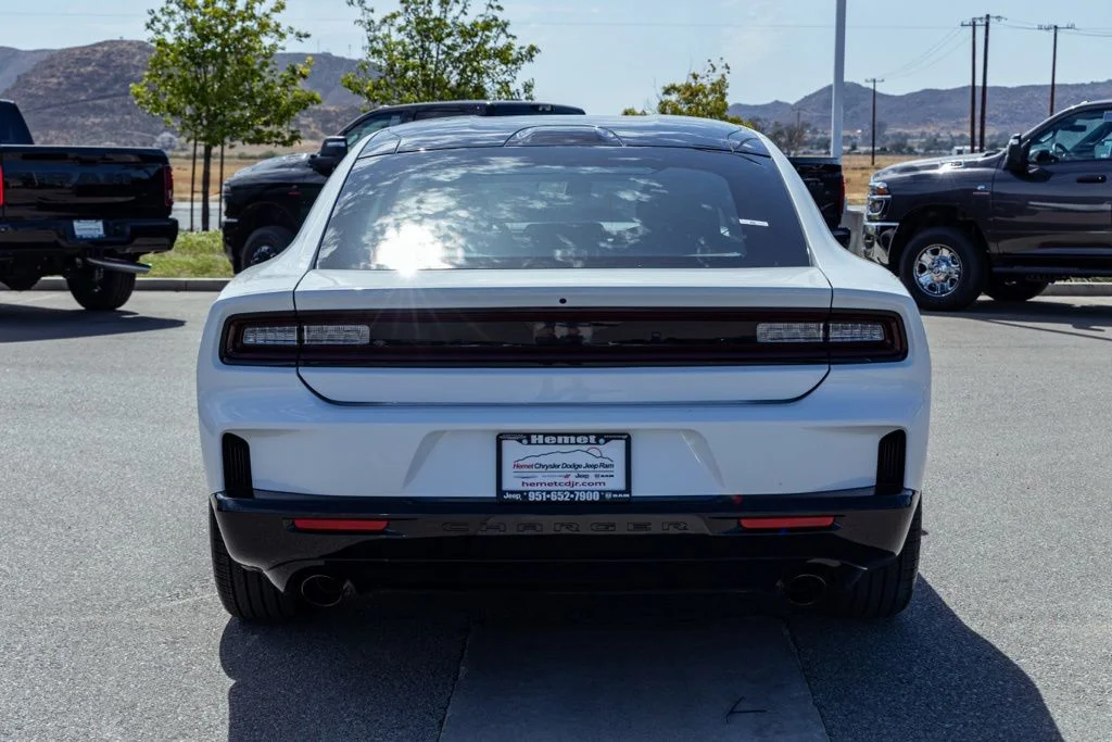 New 2026 White Knuckle Exterior Paint Dodge R/T Blacktop 4-door AWD image 4