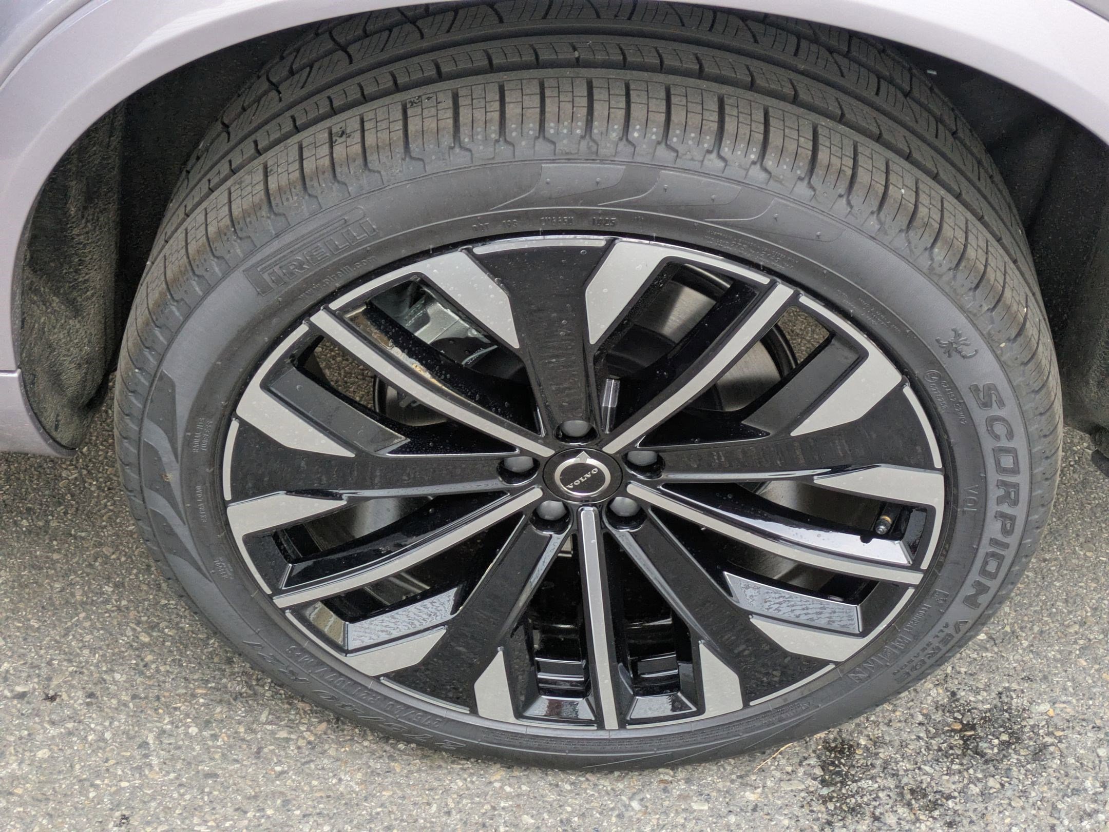 2026 Volvo XC90 Plus - Photo 18