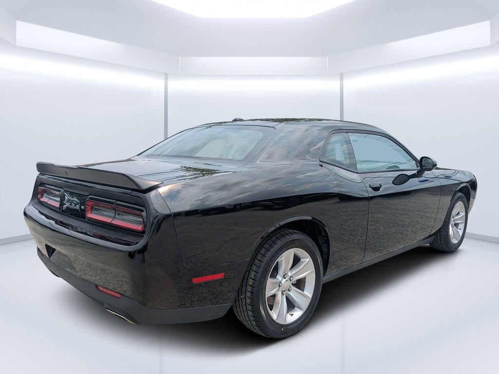 Used 2023 Black Dodge SXT image 3