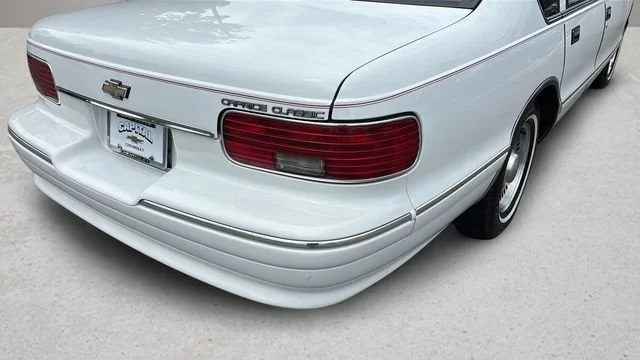 Used 1996 White Chevrolet 1SA Special Value Pkg image 33