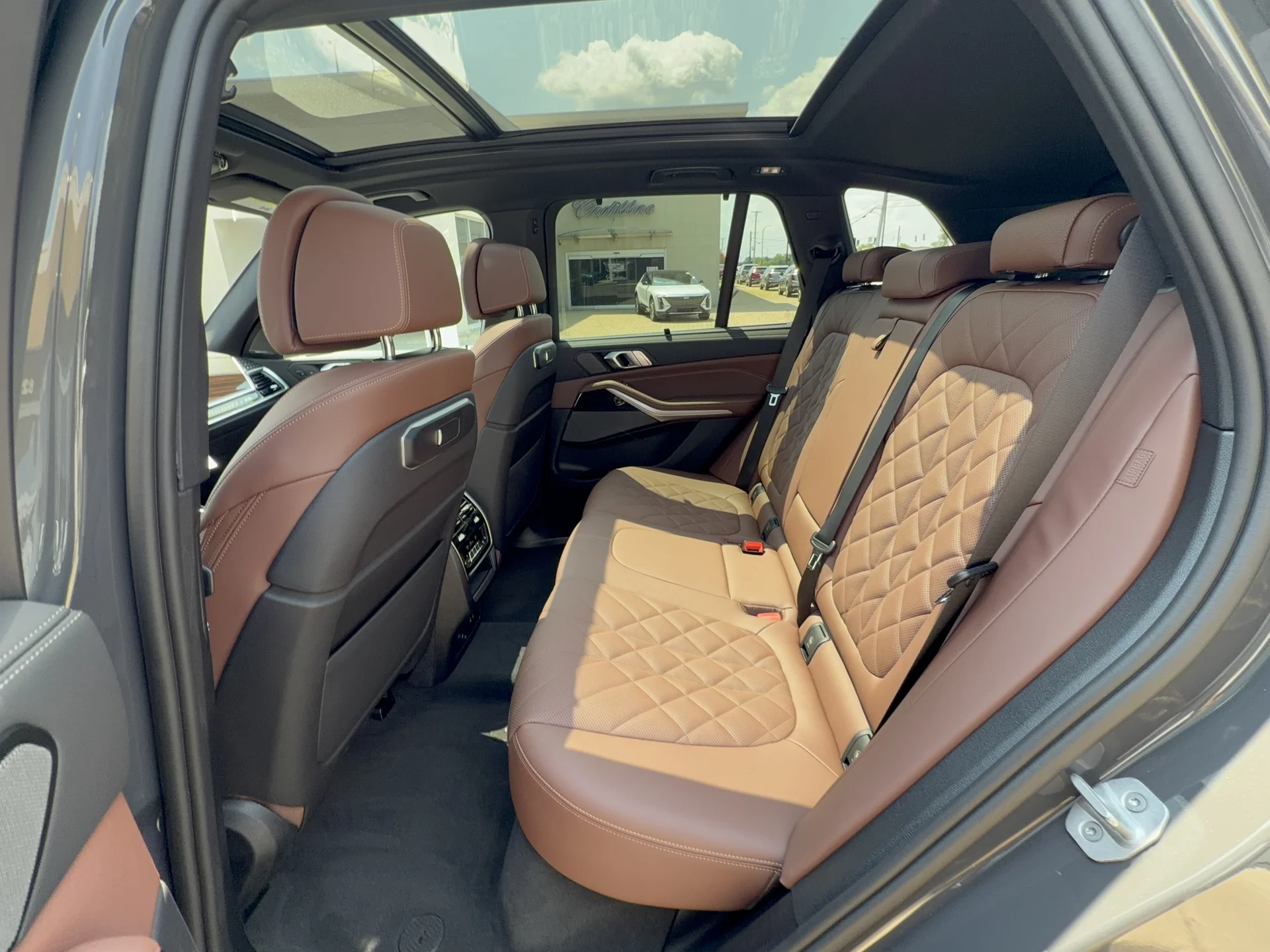 New 2026 Dravit Grey Metallic BMW xDrive50e image 28