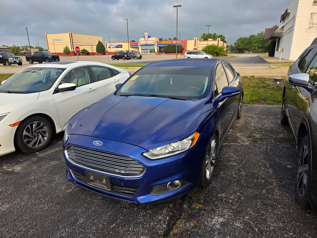 Used 2016 Deep Impact Blue Ford SE image 2