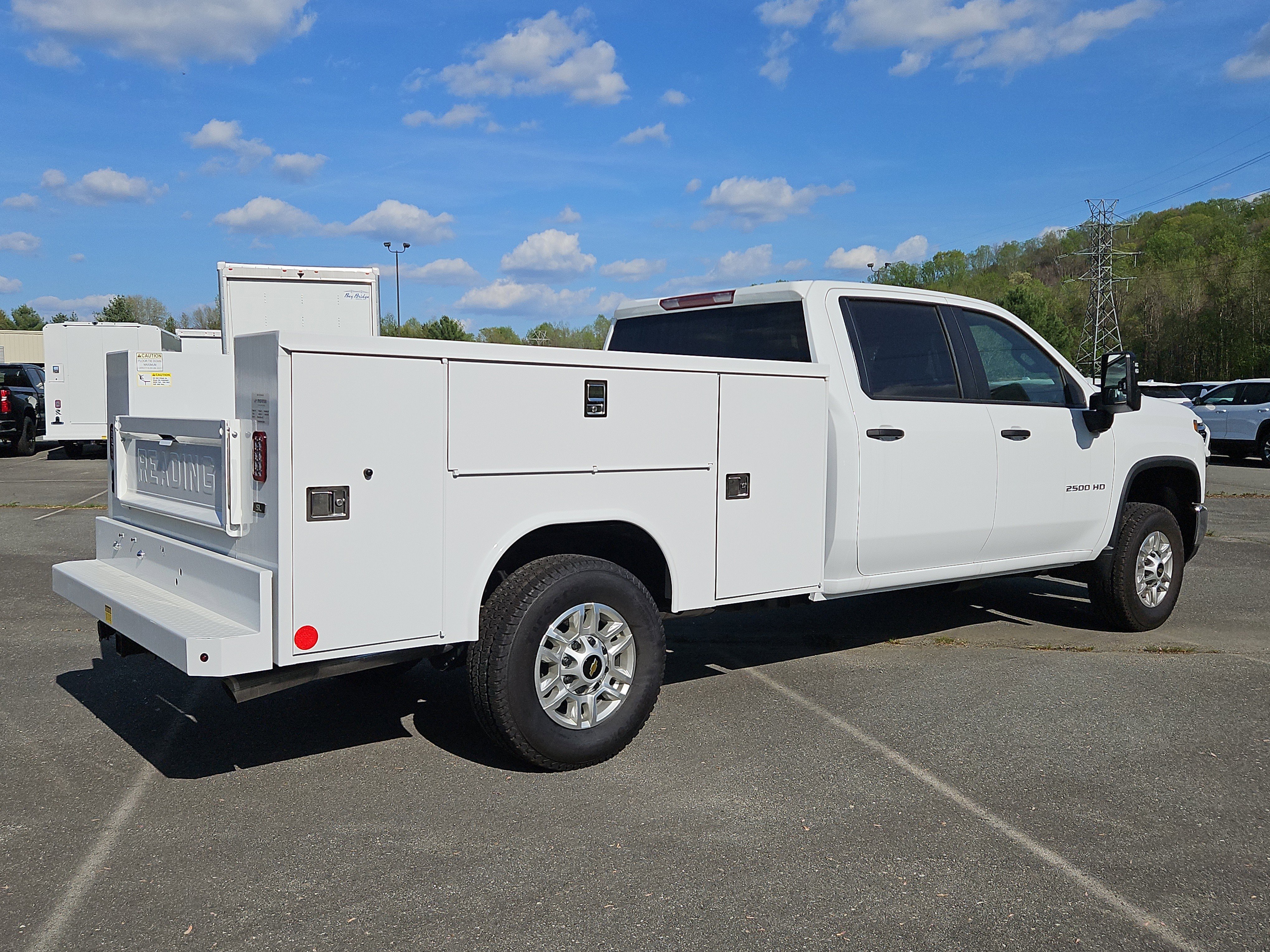 New 2026 Summit White Chevrolet WT image 4