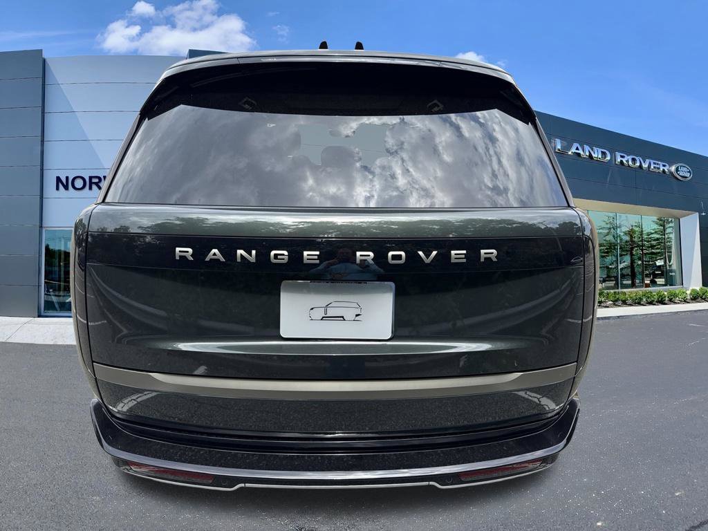 New 2027 Belgravia Green Land Rover SE image 6