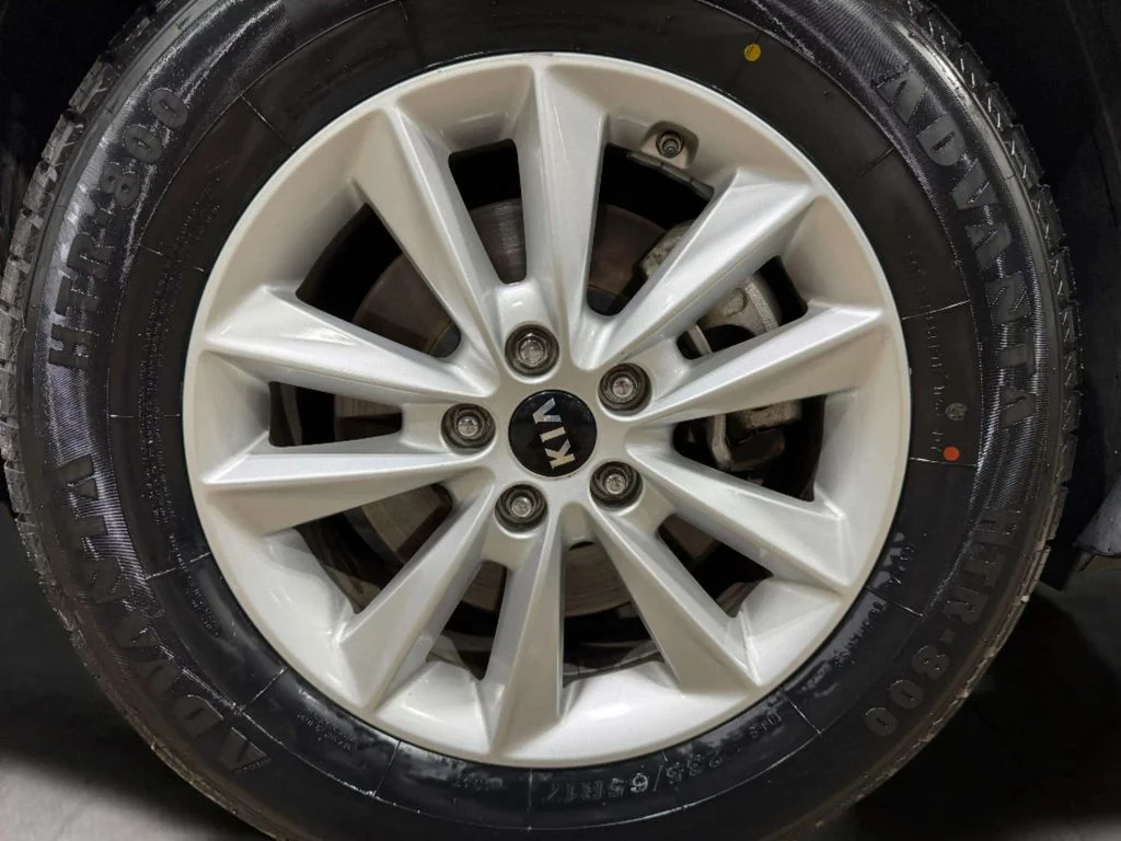 Used 2019 Titanium Silver Kia LX image 32