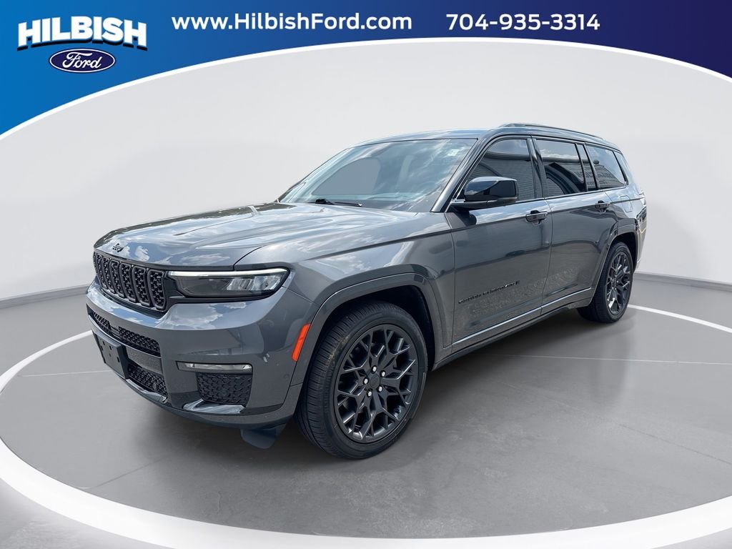 Used 2024 Gray Jeep Summit image 1