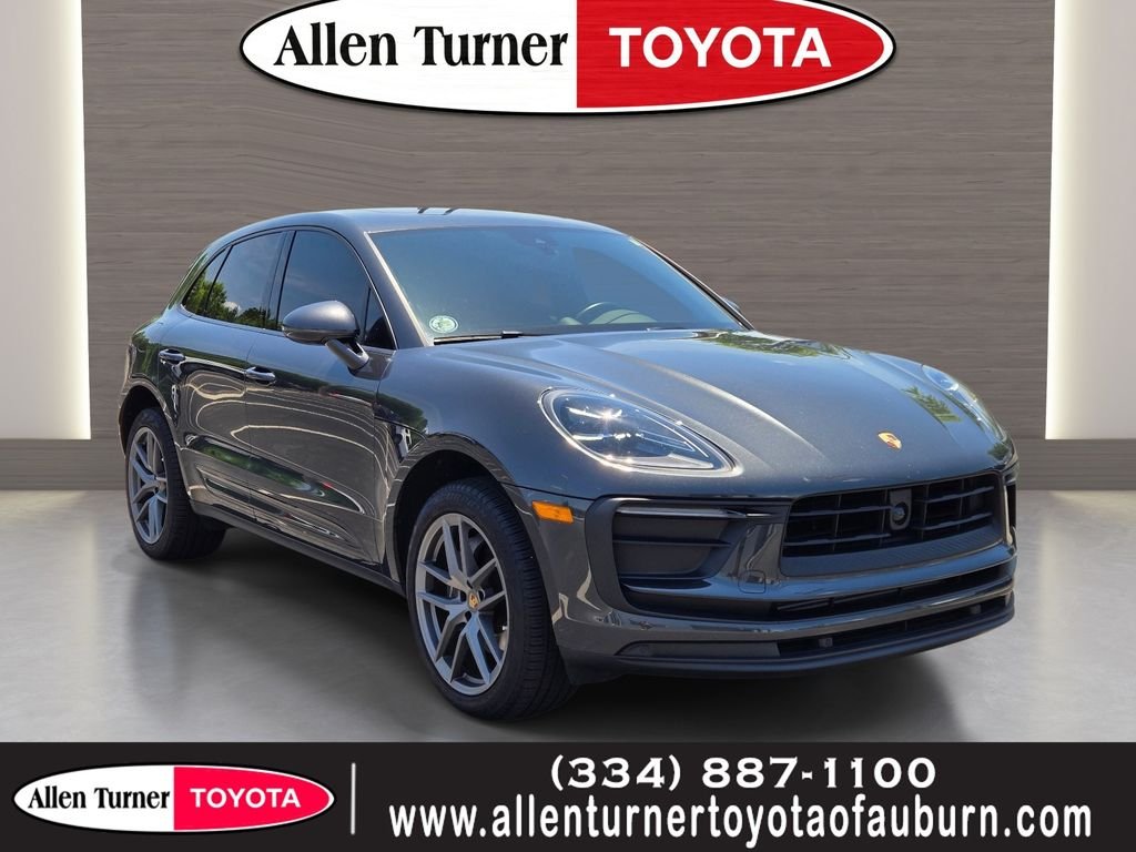 2024 Porsche Macan -'s photo