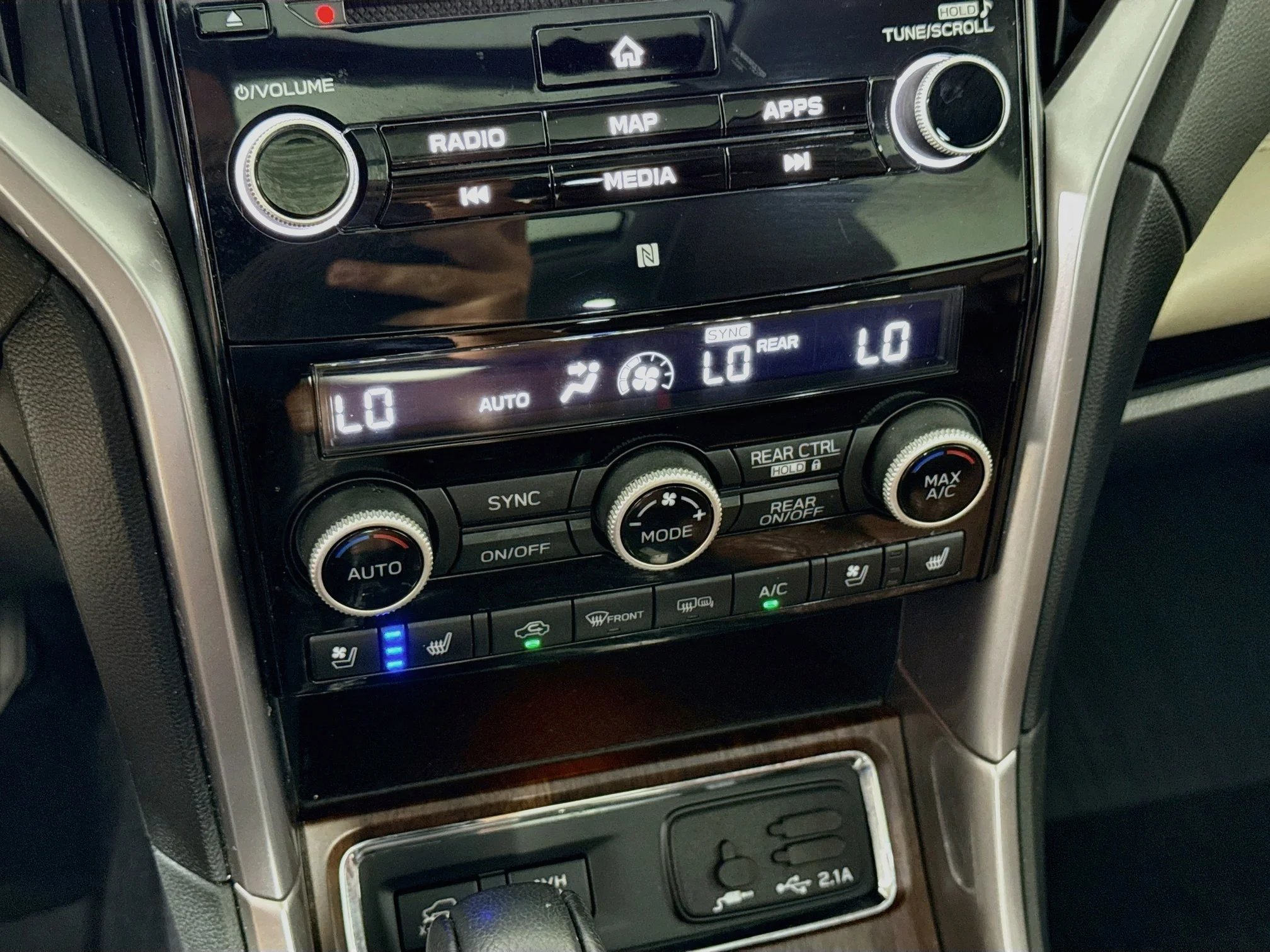 Used 2021 Crystal White Pearl Subaru Touring image 19