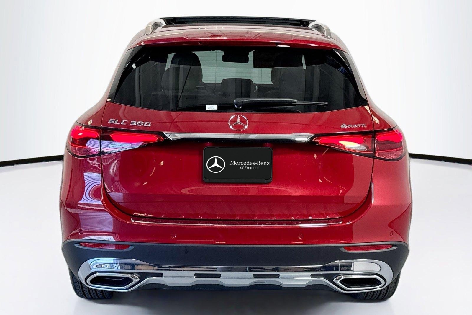 New 2026 Manufaktur Patagonia Red Metallic Mercedes-Benz GLC 300 image 6