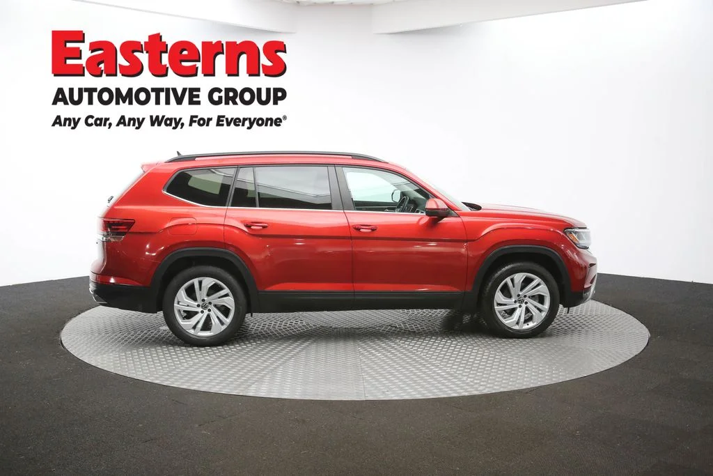 Used 2022 Red Volkswagen 3.6L V6 SE w/Technology image 40