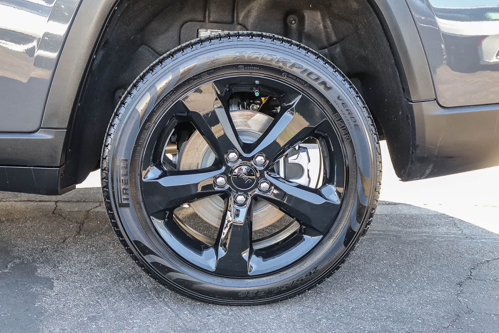 Used 2025 Baltic Gray Metallic Clearcoat Jeep Limited image 10
