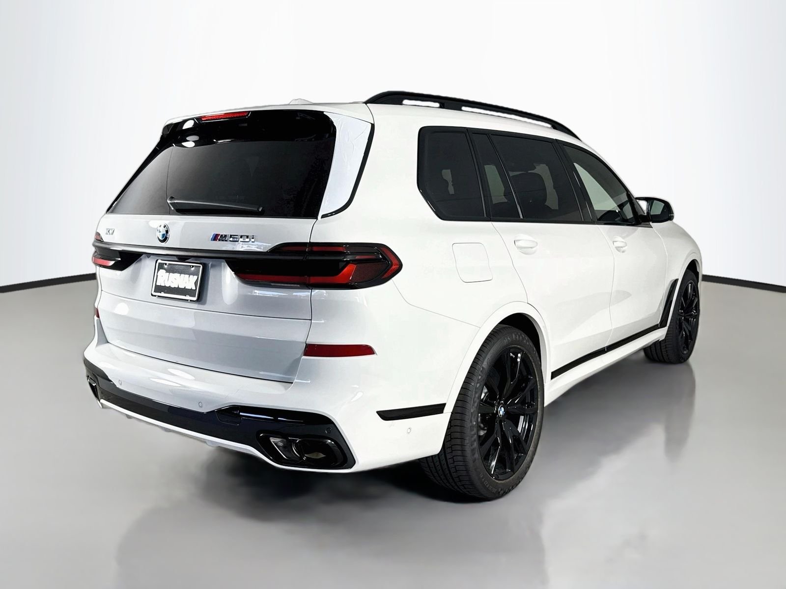 New 2027 Alpine White BMW M60i image 7