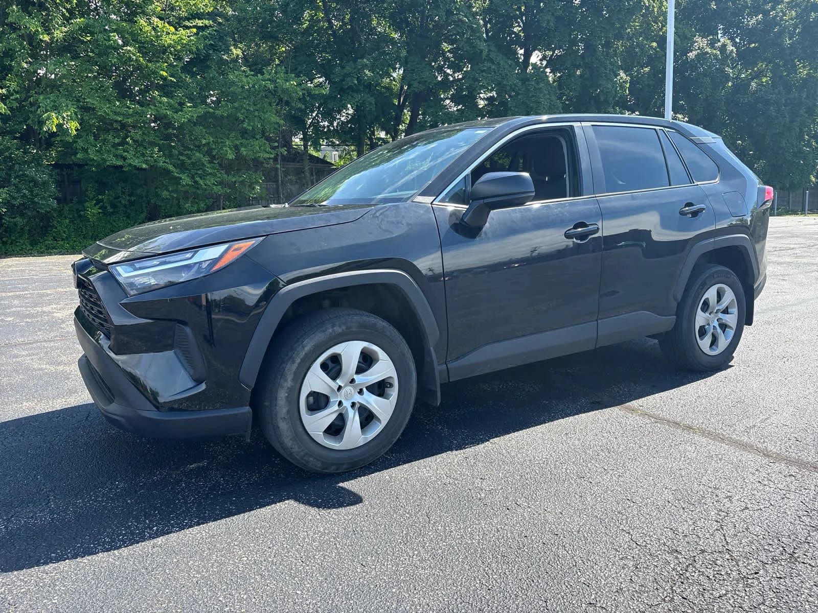 2023 Toyota RAV4 LE FWD's photo