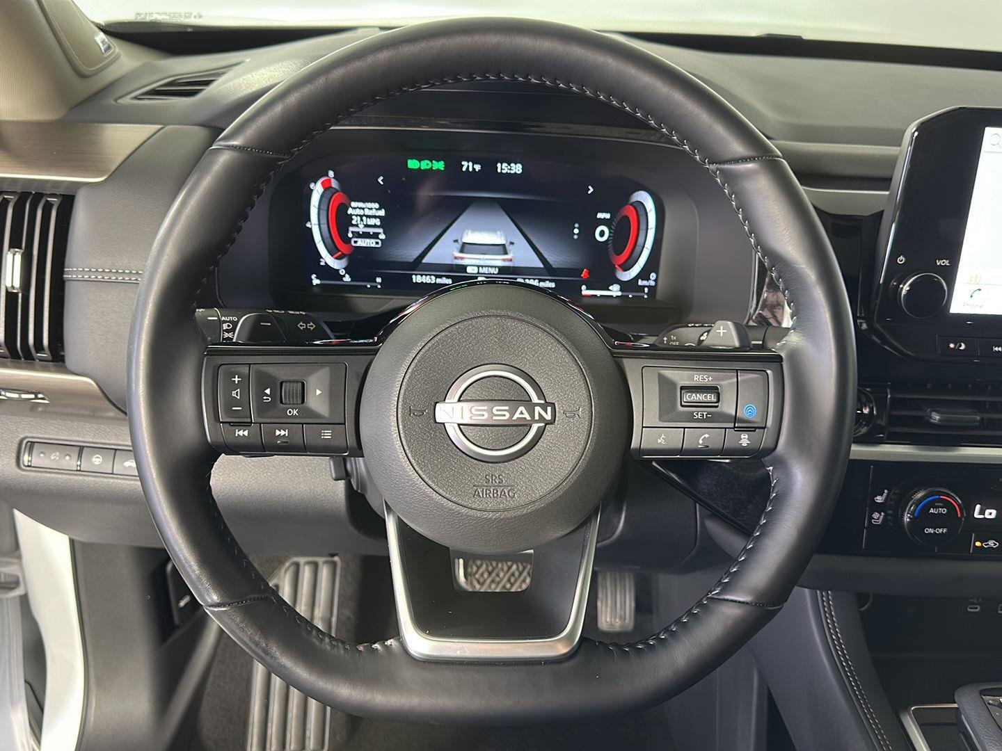 Certified Used 2025 Everest White Pearl Tricoat Nissan Platinum image 23