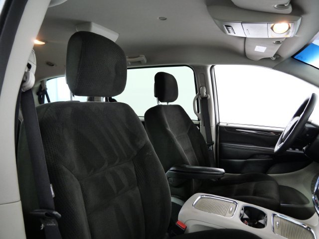 Used 2016 Silver Dodge SXT image 10