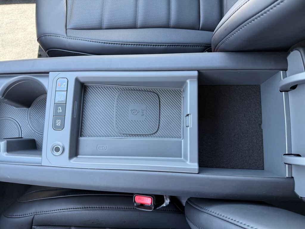 New 2026 Glacial White Kia Land AWD image 32