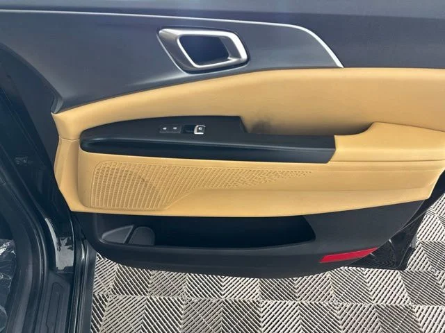 Used 2023 Black Kia LX Seat Package image 21