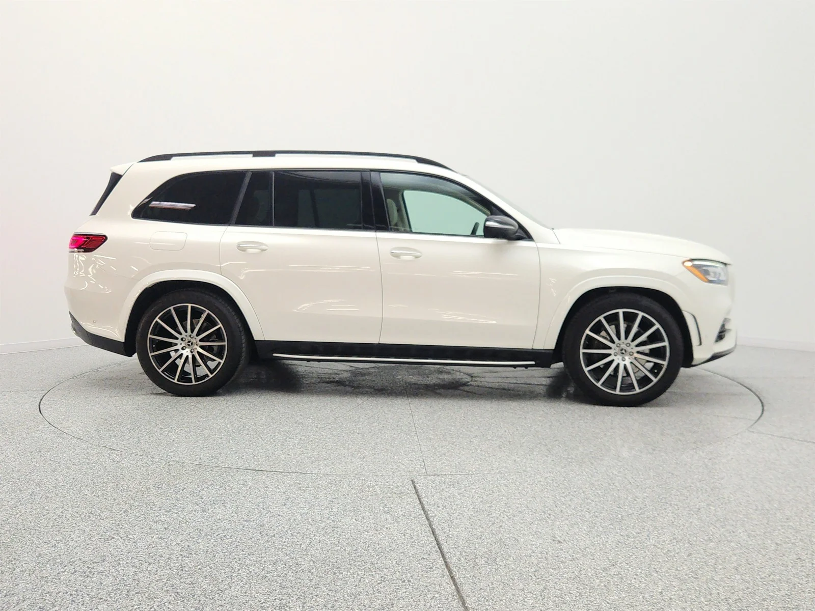 Certified Used 2022 MANUFAKTUR Diamond White Bright Mercedes-Benz GLS 450 4MATIC® SUV image 4