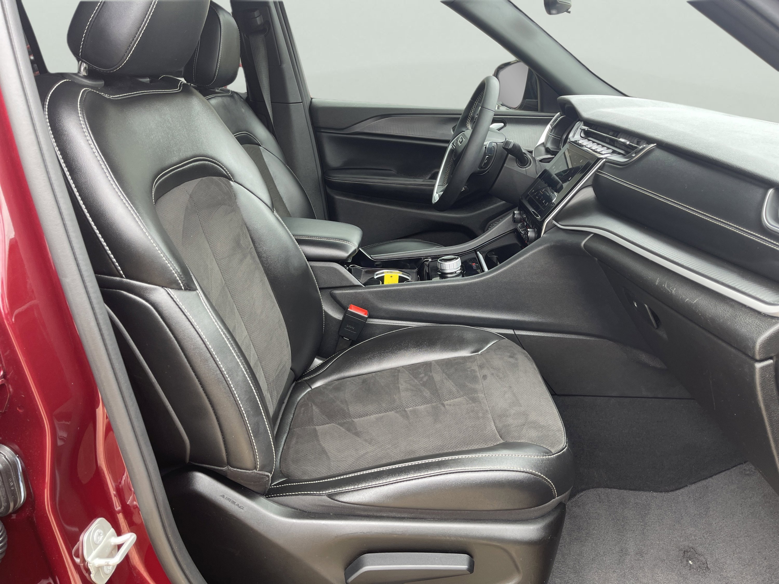 Used 2023 Velvet Red Pearlcoat Jeep Altitude image 13